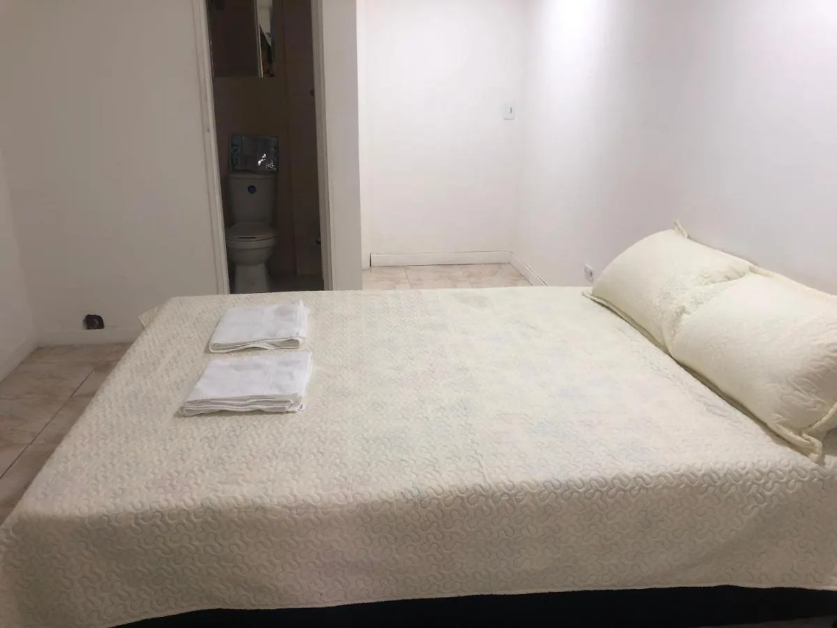 Apartamento Comodo En Laureles, Grande, Centrico ,Bien Ubicado Apto203 Medellín Daire