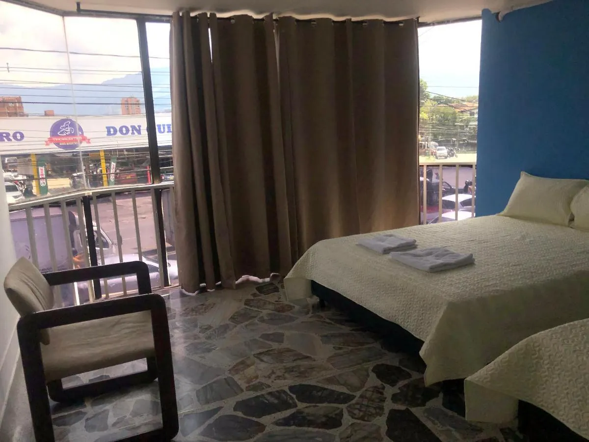 Daire Apartamento Comodo En Laureles, Grande, Centrico ,Bien Ubicado Apto203 Medellín Kolombiya