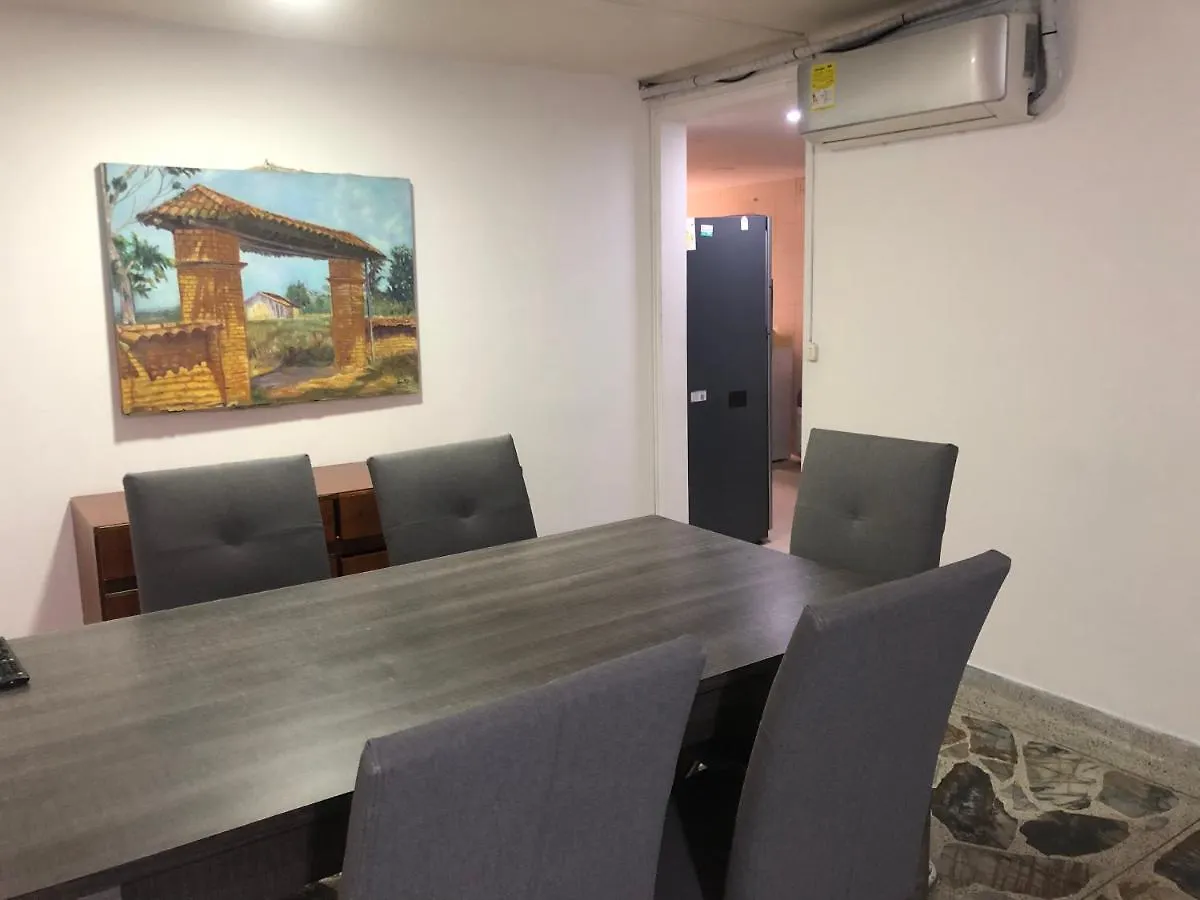 Daire Apartamento Comodo En Laureles, Grande, Centrico ,Bien Ubicado Apto203 Medellín