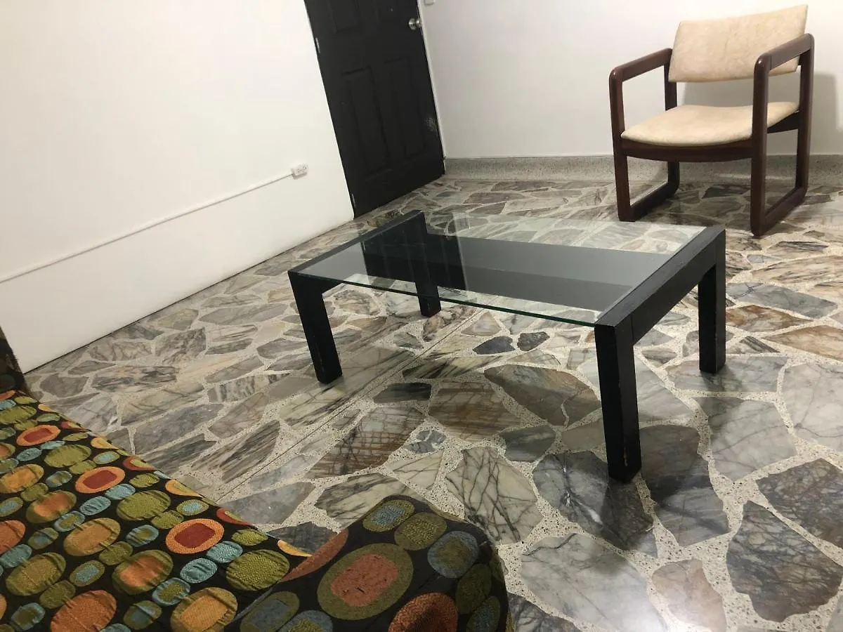 Apartamento Comodo En Laureles, Grande, Centrico ,Bien Ubicado Apto203 Medellín 0*,  Kolombiya