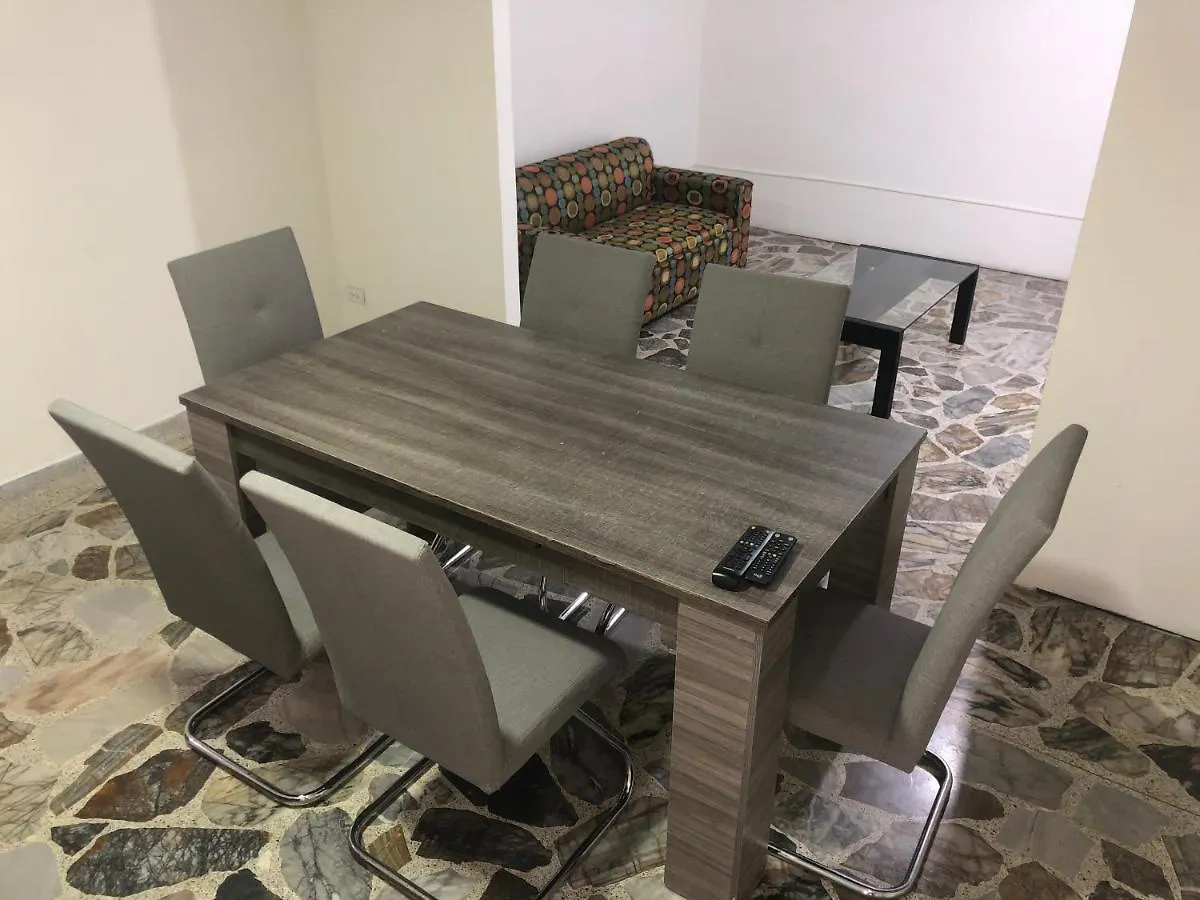 Apartamento Comodo En Laureles, Grande, Centrico ,Bien Ubicado Apto203 Medellín