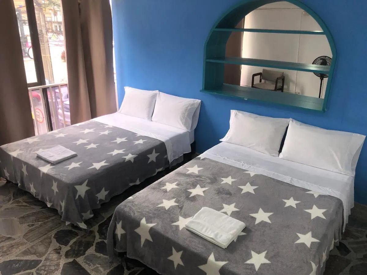 Apartamento Comodo En Laureles, Grande, Centrico ,Bien Ubicado Apto203 Medellín Daire