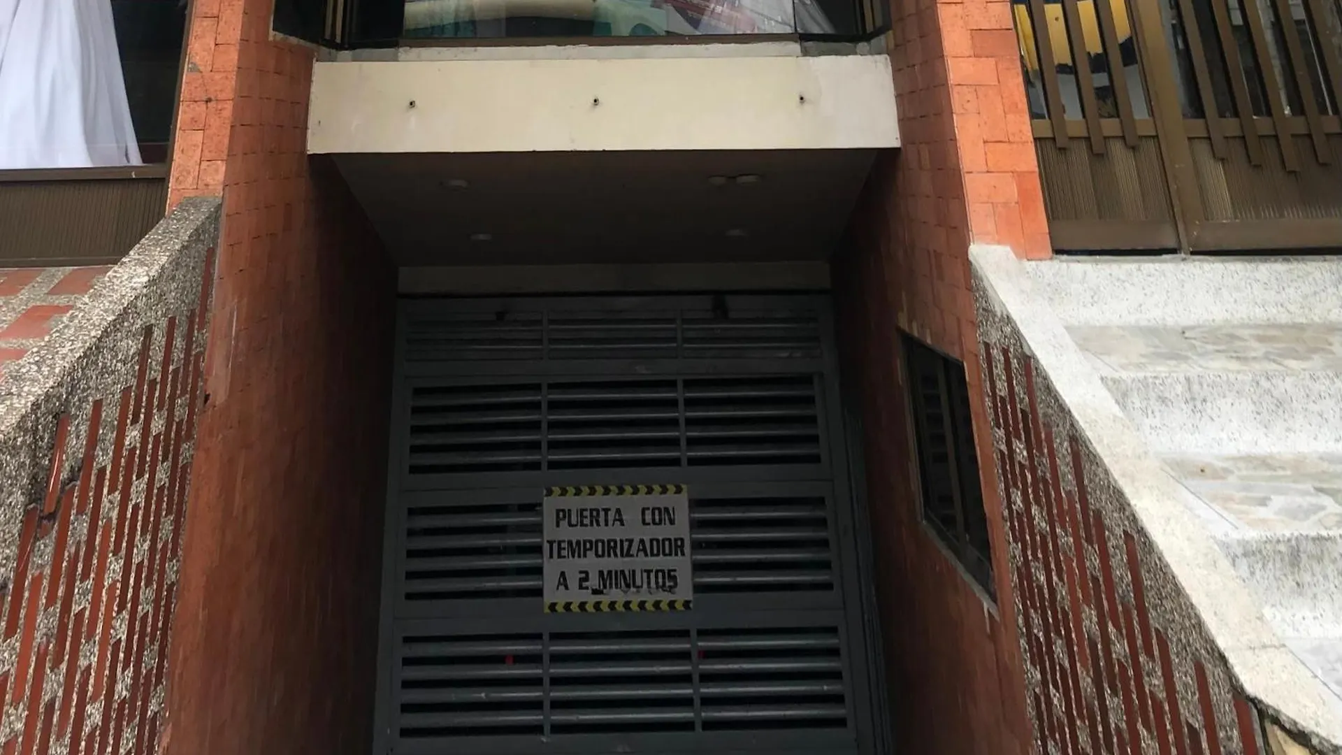 Apartamento Comodo En Laureles, Grande, Centrico ,Bien Ubicado Apto203 Medellín Daire