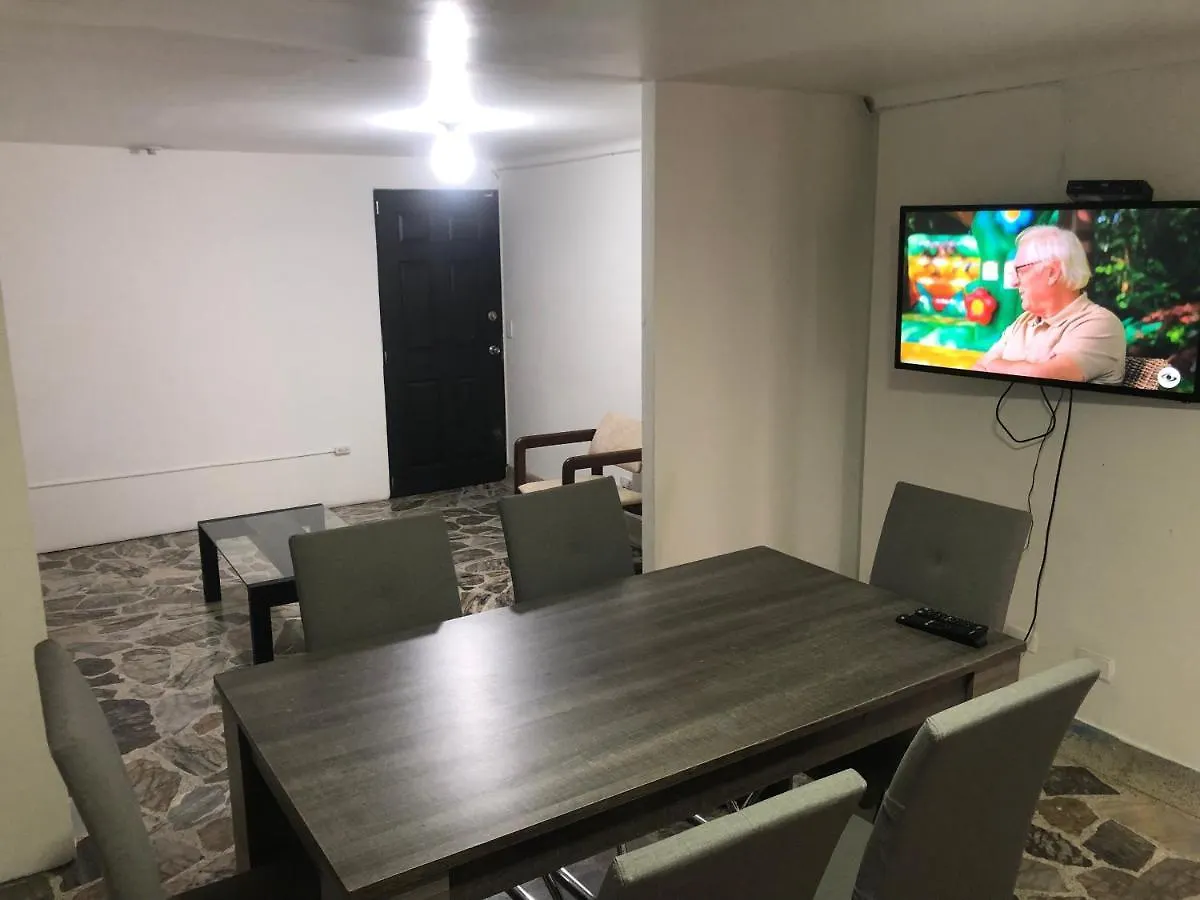 מדיין Apartamento Comodo En Laureles, Grande, Centrico ,Bien Ubicado Apto203 0*,  קולומביה