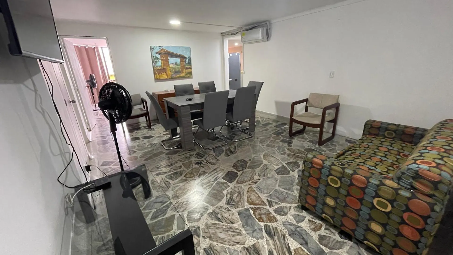 Apartamento Comodo En Laureles, Grande, Centrico ,Bien Ubicado Apto203 location